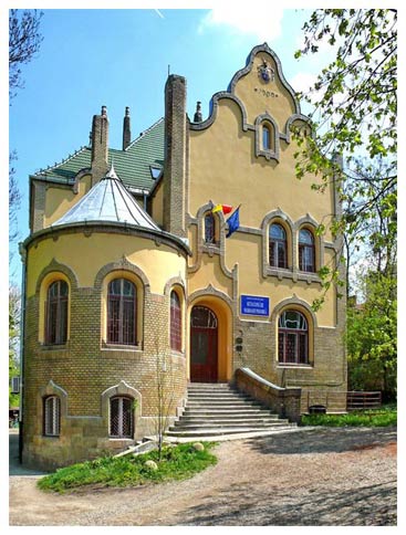 A Lechner villa
